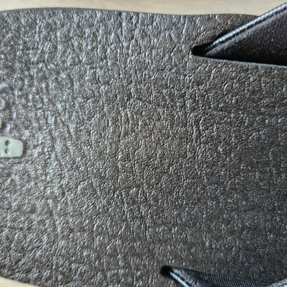 Sanuk stylish black